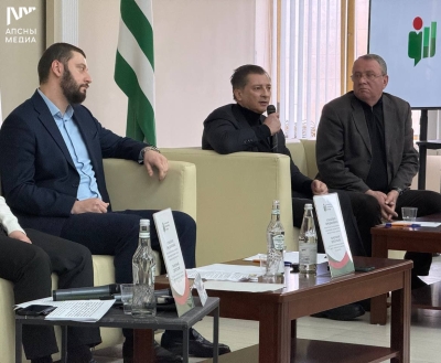 Председатель политической партии &laquo;Апсны&raquo; Виталий Габния выступает за сохранение сильной президентской власти при одновременном реформировании партийной системы.