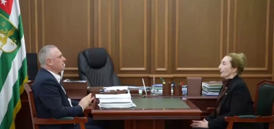 Шестой состав Общественной палаты Абхазии завершил свою работу. В связи с этим Президент Бадра Гунба встретился с Секретарем Общественной палаты Гули Кичба.