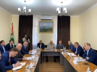 Встреча в Общественной палате с президентом Асланом Бжания и представителями оппозиции