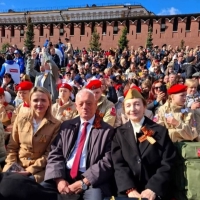 Секретарь Общественной палаты Гульнара Кичба принимает участие в параде