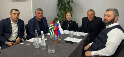 Состоялся трехсторонний круглый стол с участием представителей Общественных палат Республики Абхазия,  Российской Федерации, Республики  Южная Осетия